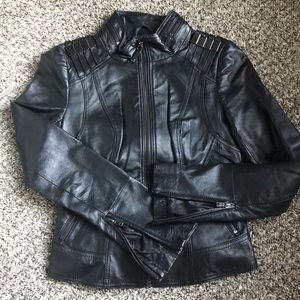 Cropped style skinny fit leather Jacket